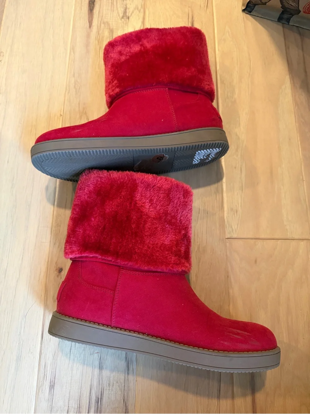 Guess GBG Los Angeles Aleya red faux fur winter boots size 8